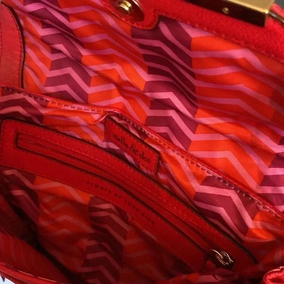 Stella and Dot red crossbody - gold accent - unzip to expand width - Picture 6 of 10